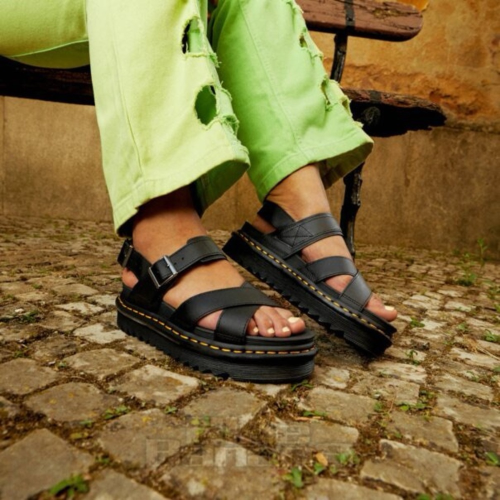DR MARTENS VOSS II HYDRO SANDALS (BLACK)